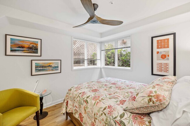 Building Photo - 121 Marine Pl