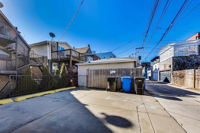 Building Photo - 1730 W Beach Ave