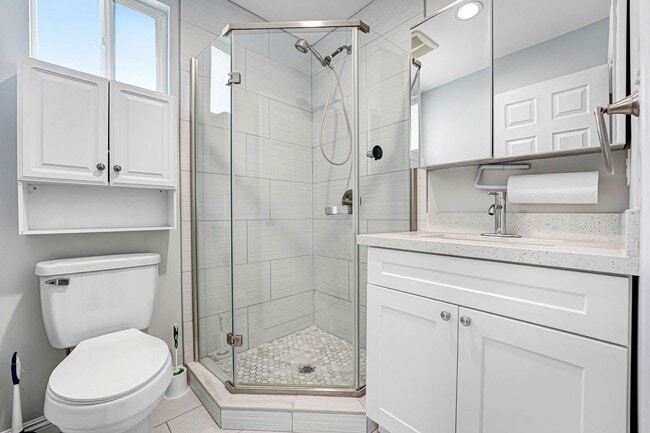 Building Photo - Private & Renovated 2-Bedroom Guest House in Prime Granada Hills Location