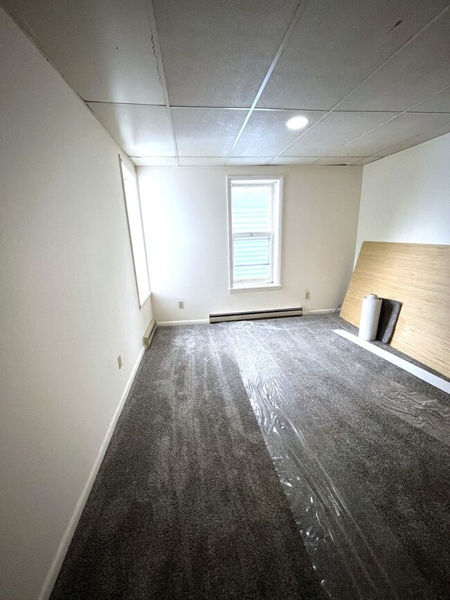 Building Photo - Updated 1 Bed / 1 Bath Second-Floor Apartm...