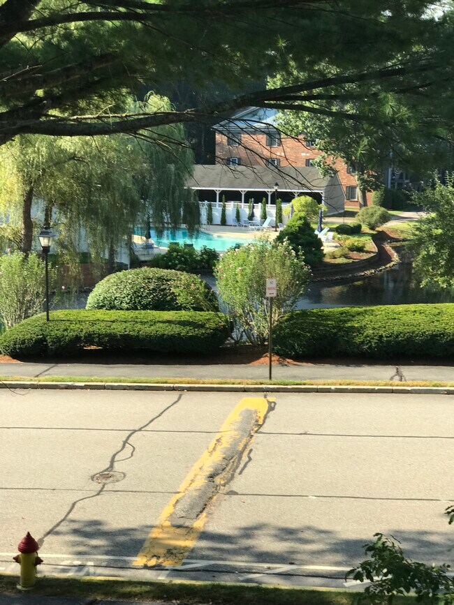 Building Photo - 15 Northbrook Dr