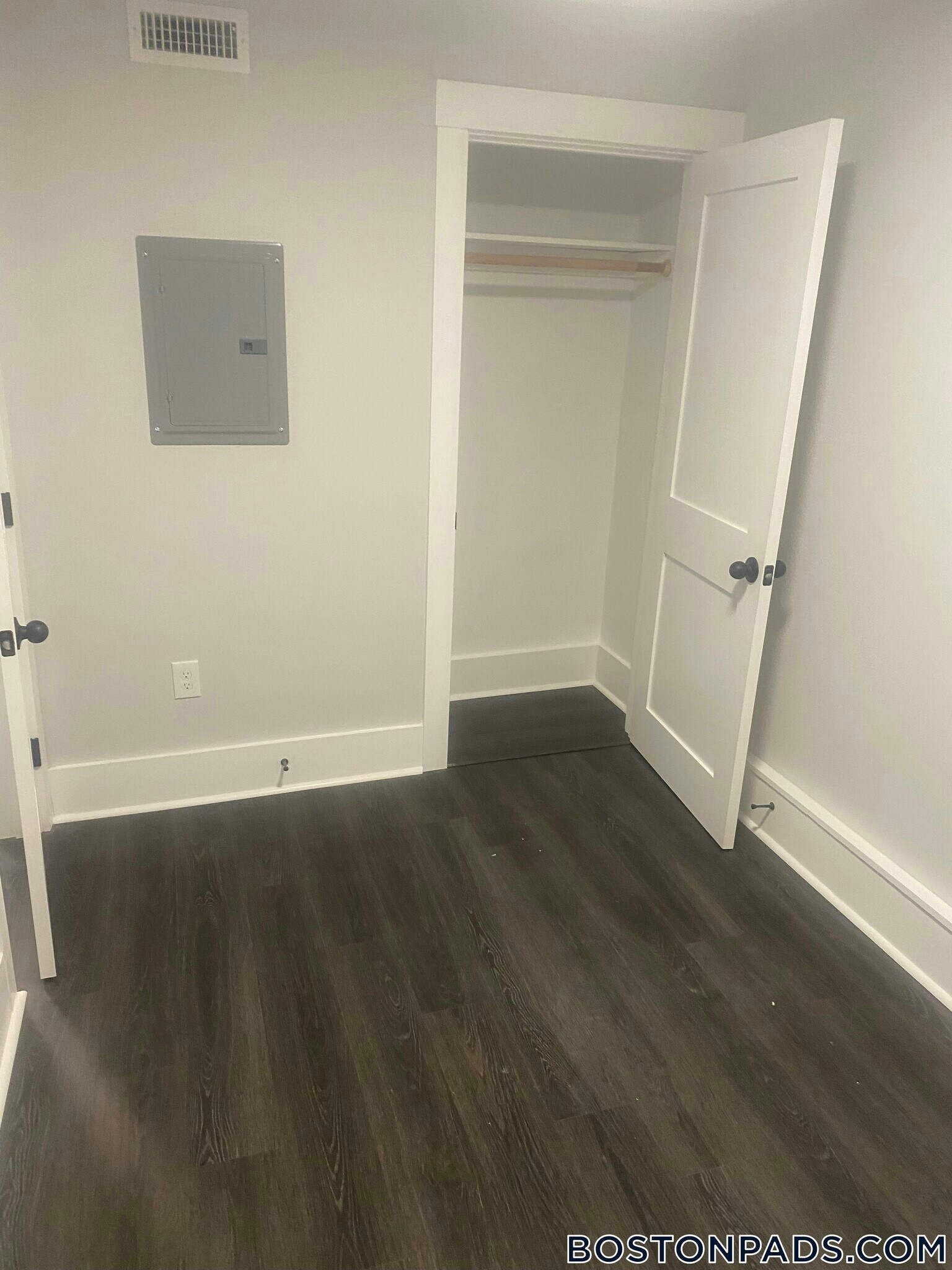 Building Photo - 118 Marginal St