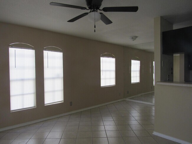 Building Photo - 104 Belaire Dr