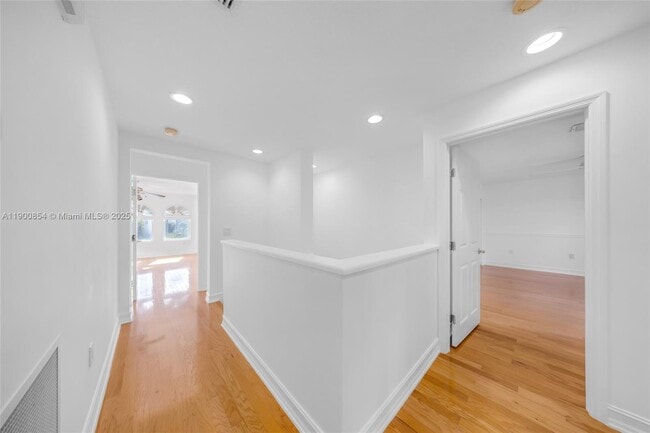 Building Photo - 21025 NE 31st Ave