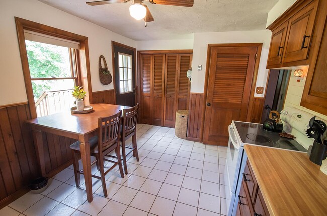 Building Photo - 81 Appleton Rd