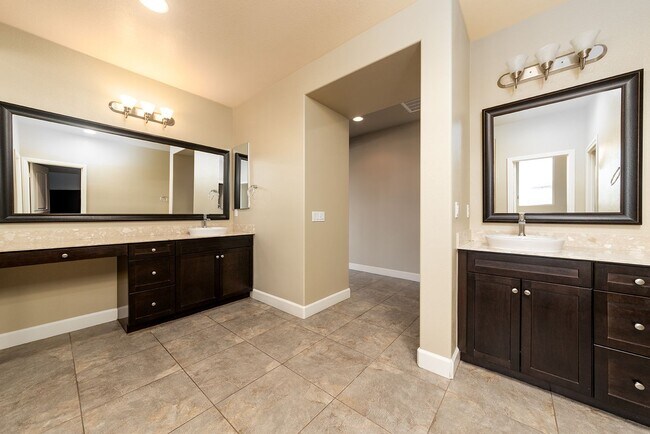 Building Photo - 5bd/3ba, 3969 sq ft Home in Gated Community in Vista!