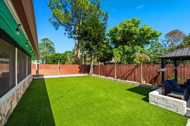 Building Photo - 1326 SW Bartell Ave