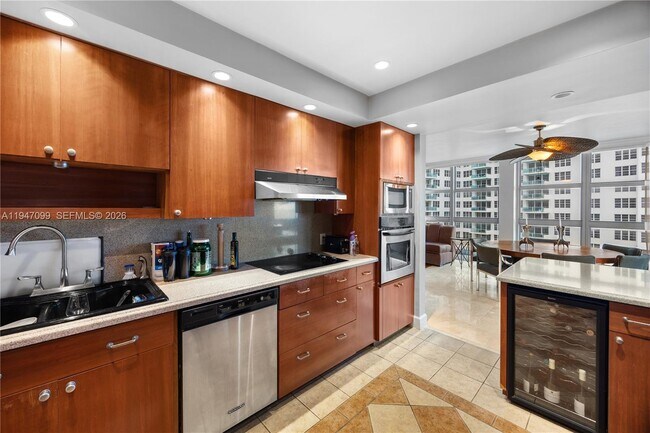 Building Photo - 5055 Collins Ave