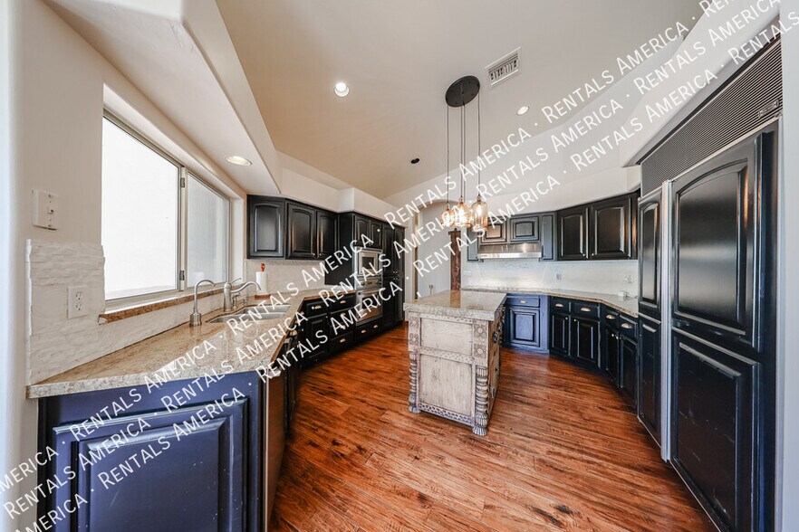 Building Photo - 3525 E Equestrian Trail