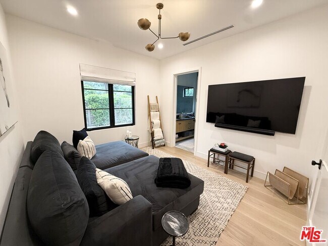 Building Photo - 6025 Paseo Cyn Dr