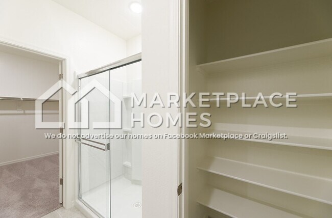 Building Photo - 4924 N 192nd Ln