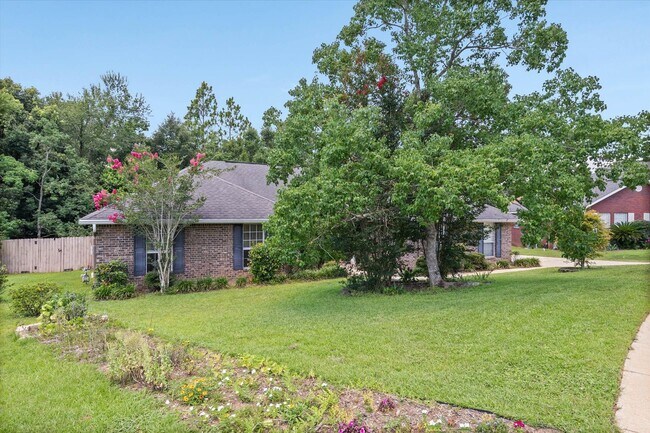 Building Photo - Spacious 4-bedroom Retreat