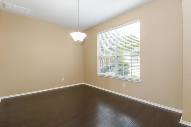 Building Photo - 1204 Geddes Ct