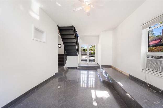 Building Photo - 301 Central Dr