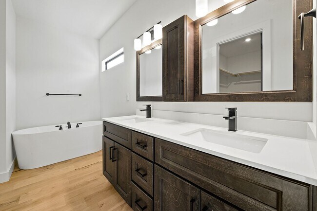 Building Photo - Lot 174