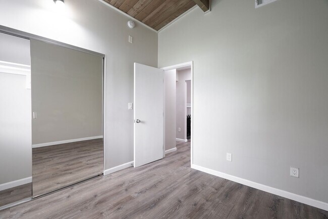 Building Photo - Attached garage!