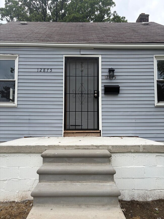 Building Photo - 2 possibly 3 bedroom bungalow with basement, newly remodeled