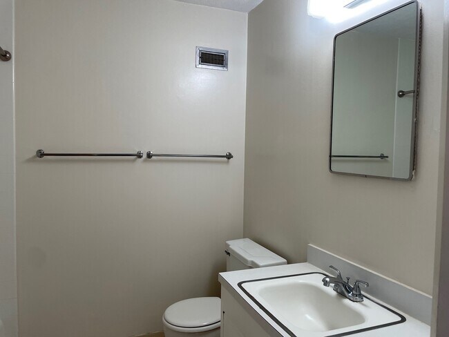 Building Photo - 1515 Nuuanu Ave