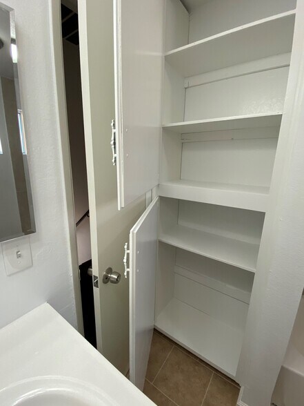 Building Photo - 4225 Parkwood Ct
