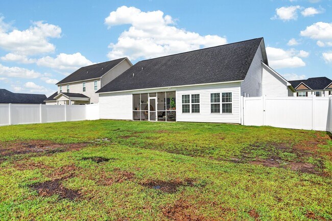 Building Photo - Spacious Stateside Home with Bonus Room & Screened-In Porch