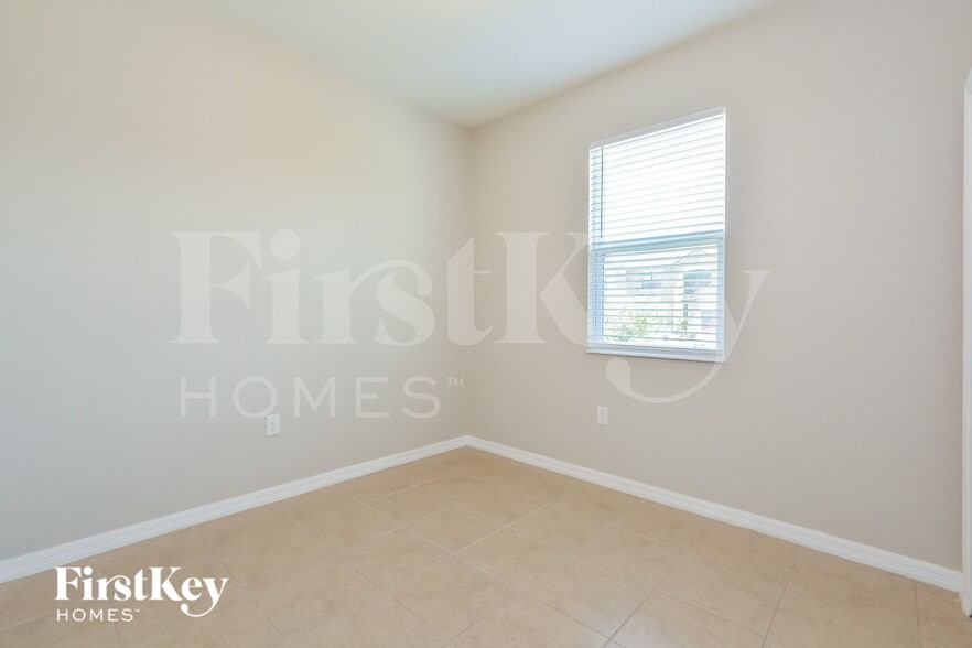 Building Photo - 1511 Angler Avenue