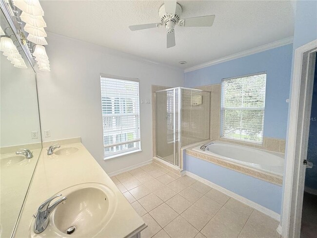Building Photo - 902 Waterside Dr