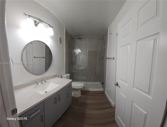 Building Photo - 2325 W 60th St