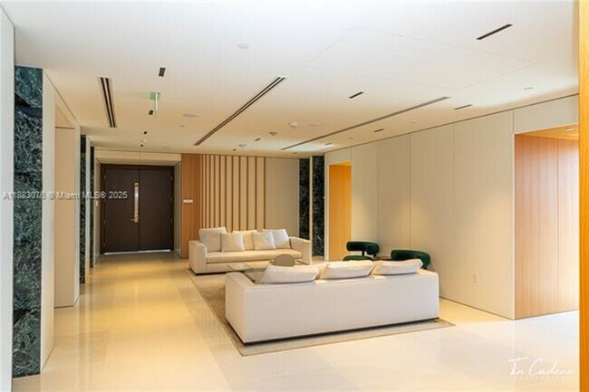 Building Photo - 300 Biscayne Blvd Way
