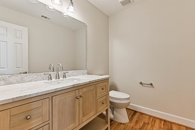 Building Photo - 1207 Thomas Dr