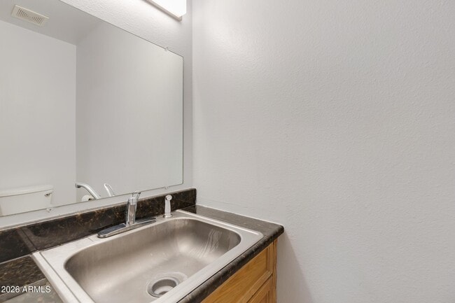 Building Photo - 1627 E Fremont Dr