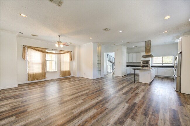 Building Photo - 5701 Kiam St