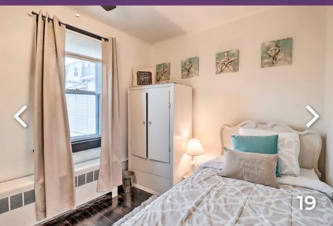 Cozy twin bed - 55 Logan St