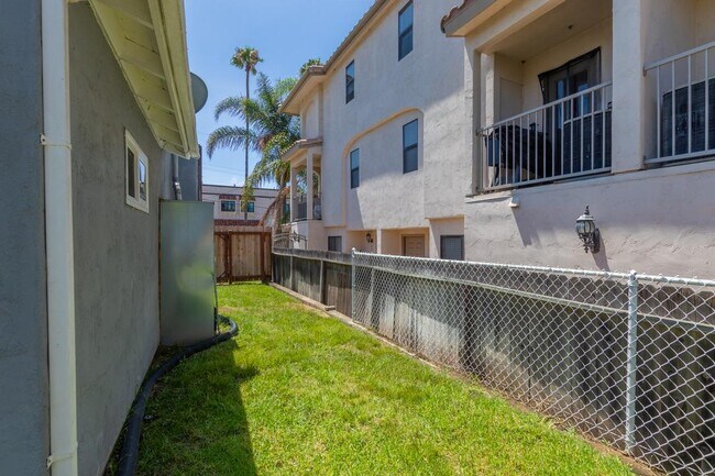 Building Photo - 4804 Iroquois Ave