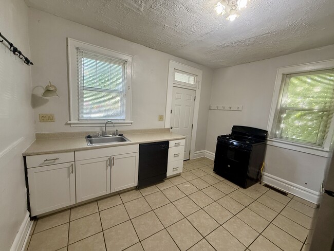 Building Photo - 468 E Tompkins St