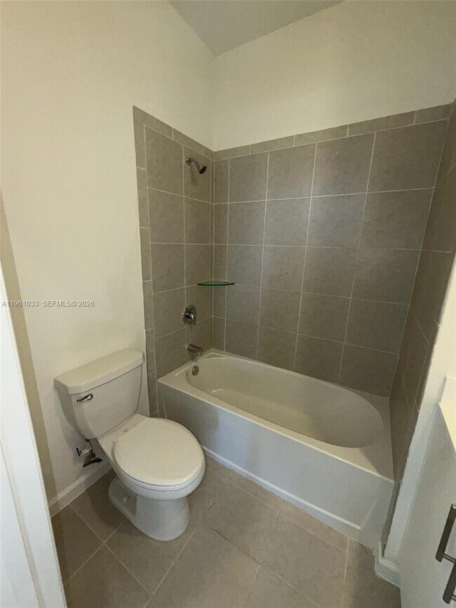 Building Photo - 679 SE 13th St Cir