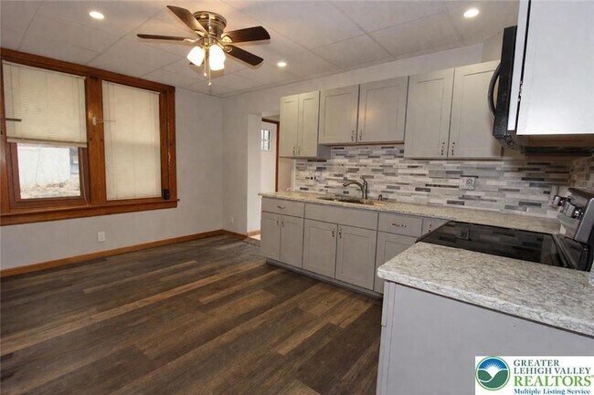 Building Photo - 513 Cattell St