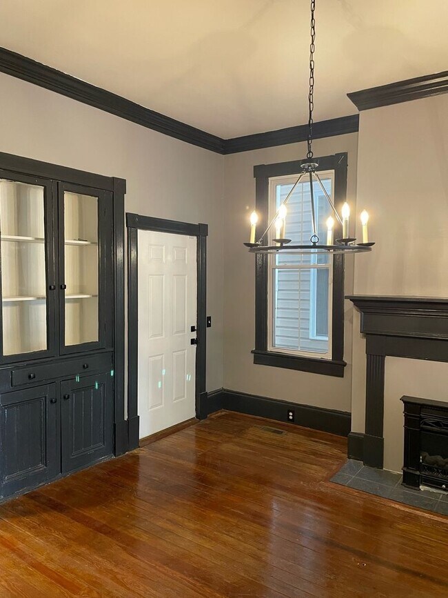 Building Photo - WALK TO STARLAND!