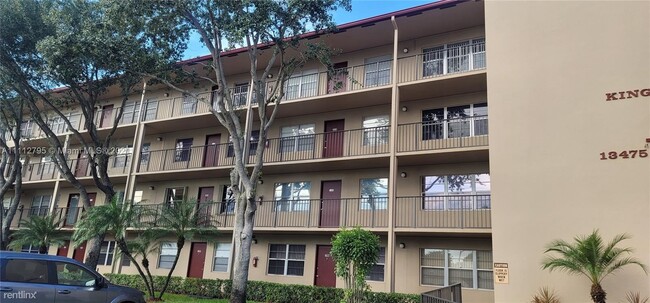 Building Photo - 1 br, 1 bath Condo - 13475 SW 9th St Apt A...