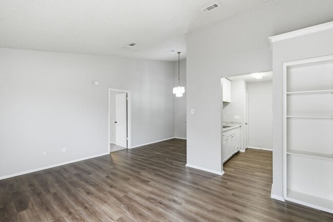 Building Photo - 2129 Andover Dr