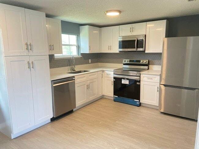 Building Photo - 502 Dunbar Ave