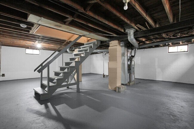 Building Photo - 2229 Middlehurst Dr