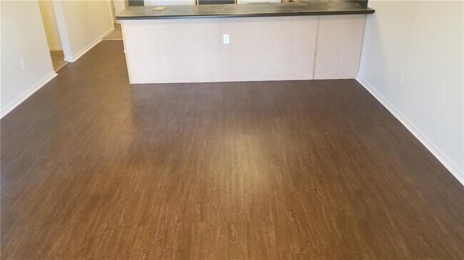 Building Photo - 820 W Piedmont Pl