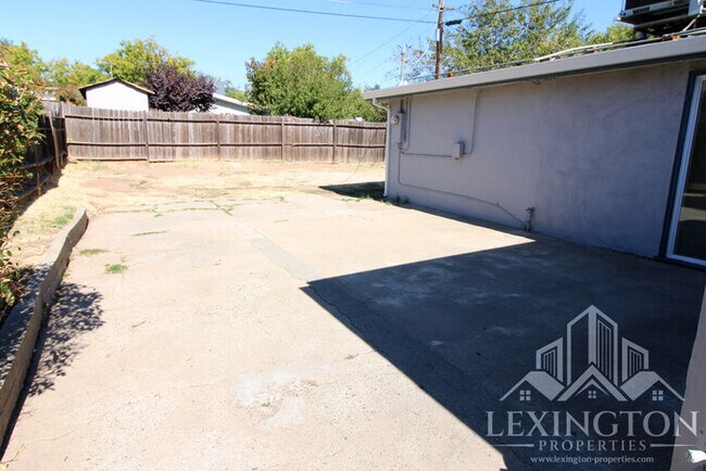 Building Photo - 3821 El Oro St