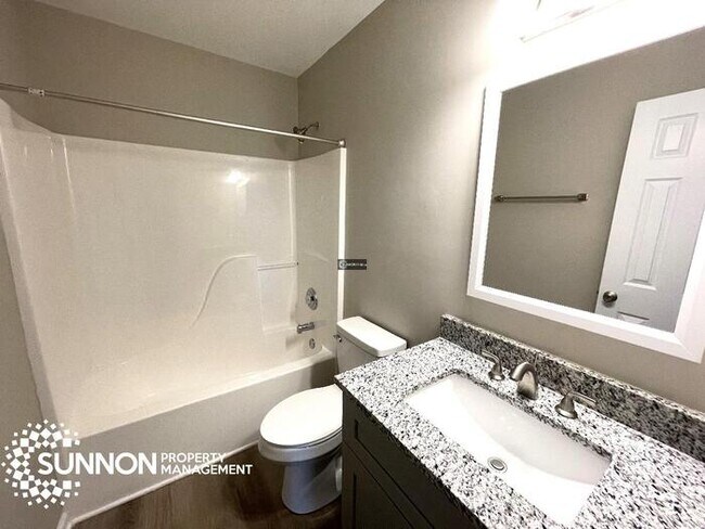 Building Photo - Newly Remodeled 3 Bed/2 Bath near Harrisburg!