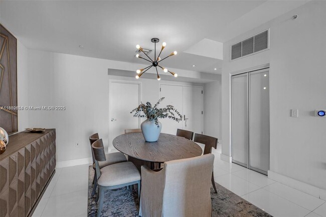 Building Photo - 900 Biscayne Blvd