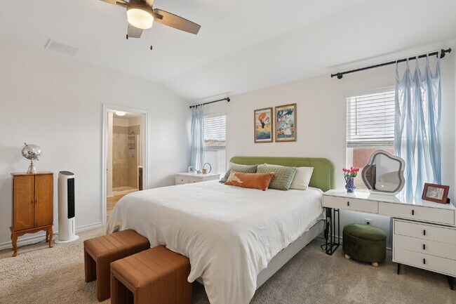Building Photo - "Charming 3-Bedroom Haven with Granite Elegance in San Antonio!"