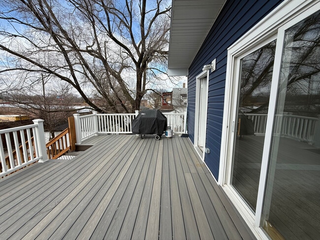 Building Photo - 5942 S Justine St