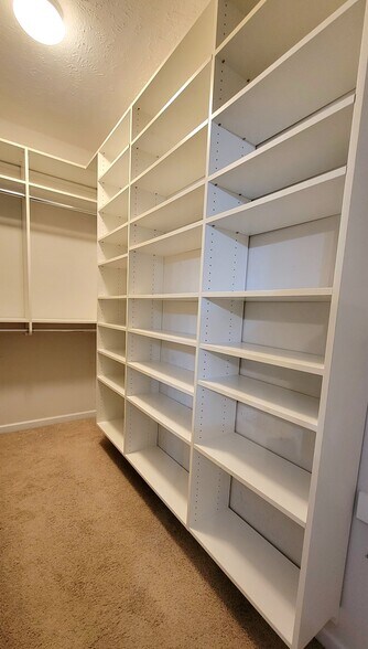 Building Photo - 1300 Crown Point Pl