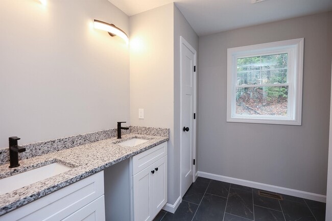 Building Photo - 231 Putnam Hill Rd