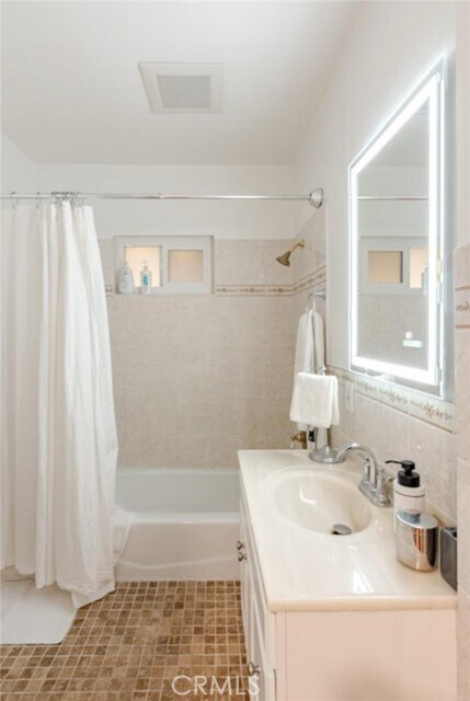 Building Photo - 6220 Morella Ave